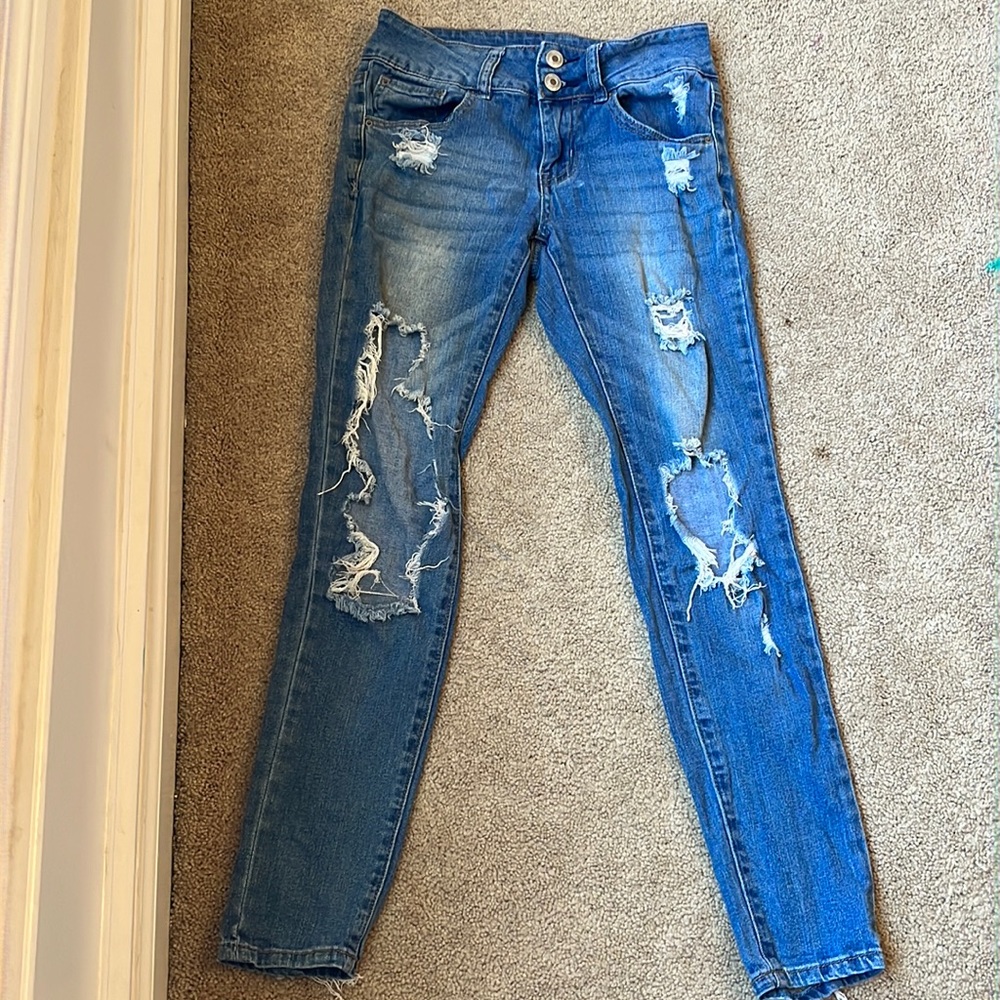 Rue 21 ripped jeans, size 6. EUC!!